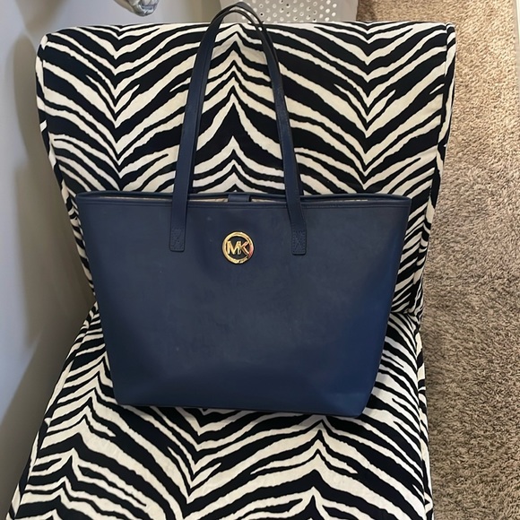 Michael Kors Handbags - Large Michael Kors tote
